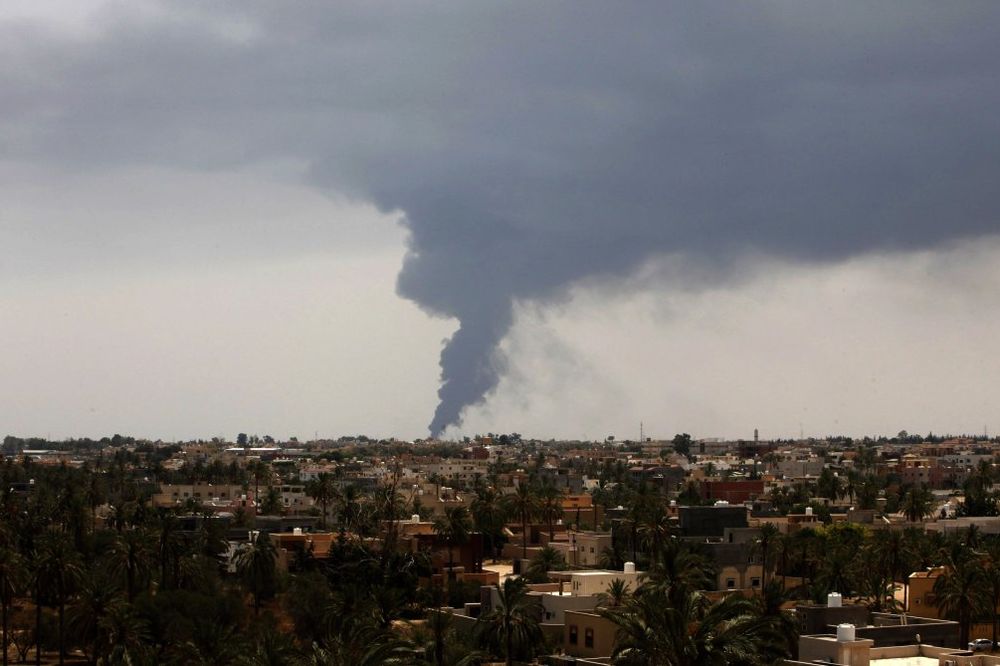 PRETI KATASTROFA: Skladište nafte gori u Tripoliju, požar se oteo kontroli!