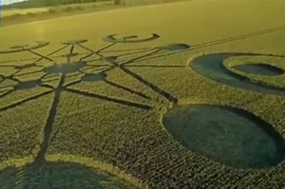 (VIDEO) ŠARE ZBUNILE STRUČNJAKE: Otkriveni misteriozni krugovi u žitu u Nemačkoj i Engleskoj!