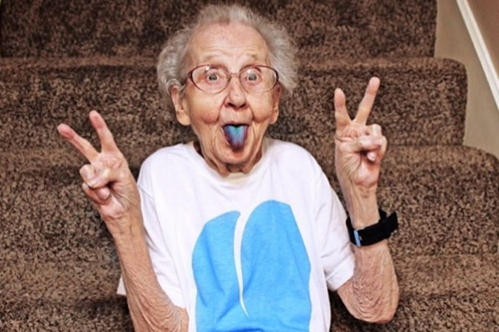 INSTAGRAM TUGUJE: Preminula Beki Simpson (80), najveselija baka na svetu!