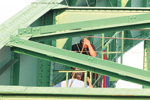 SAMOUBICA IZ PROTESTA: Okončana drama na Tramvajskom mostu, mladić odustao od skoka!