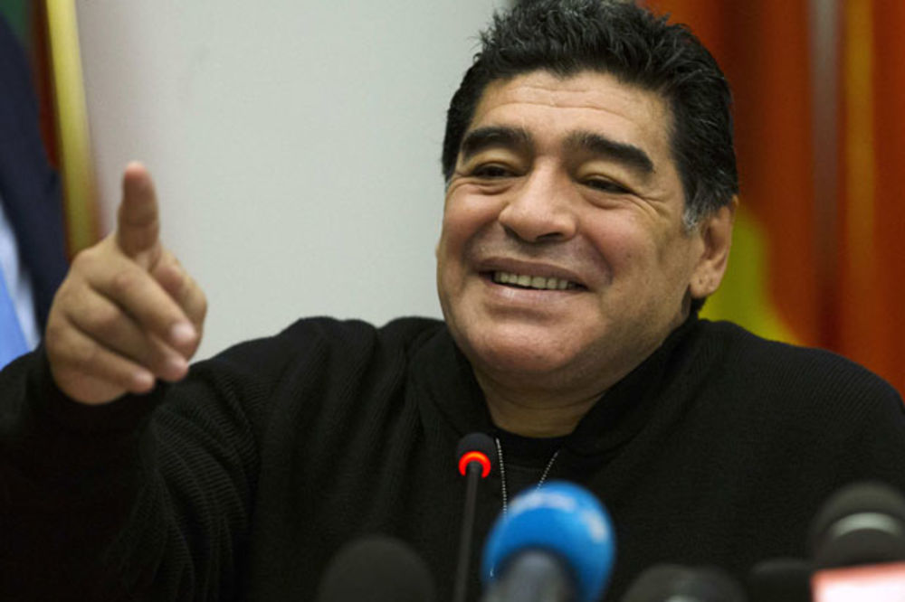 OPET SKANDAL: Maradona šakom na novinara
