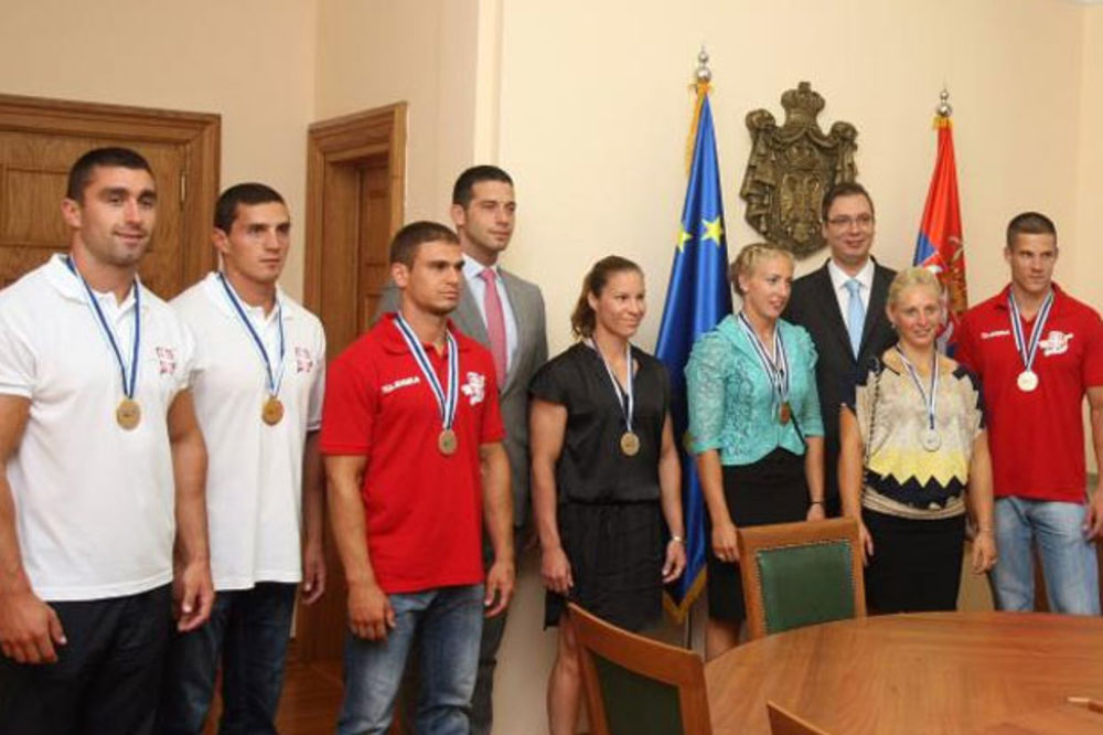 Vučić: Ponosan sam na kajakaše, očekujemo medalje iz Rija