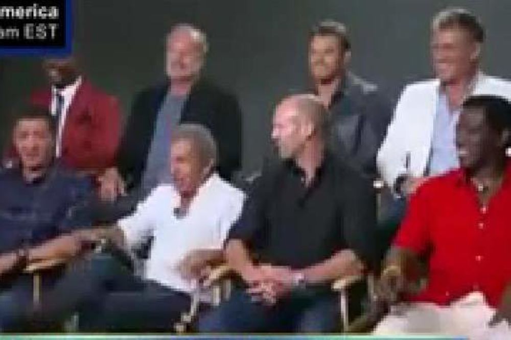 BRZO SE SNAŠAO: Mel Gibson polomio stolicu pa seo u krilo Staloneu
