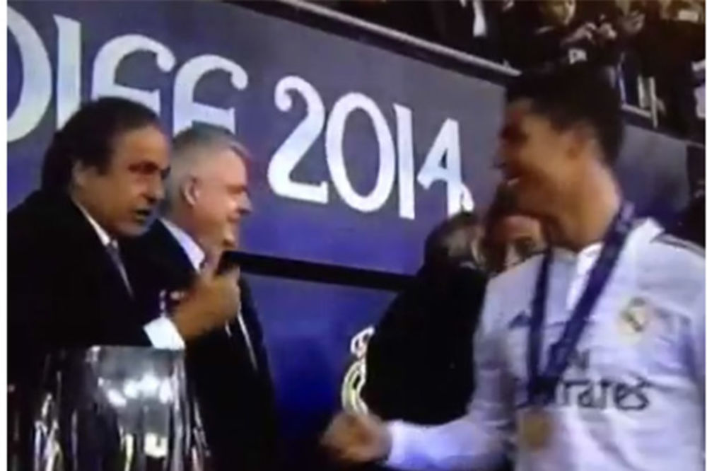 (VIDEO) GAF PLATINIJA: Predsednik UEFA Ronaldu hteo da uruči dve medalje