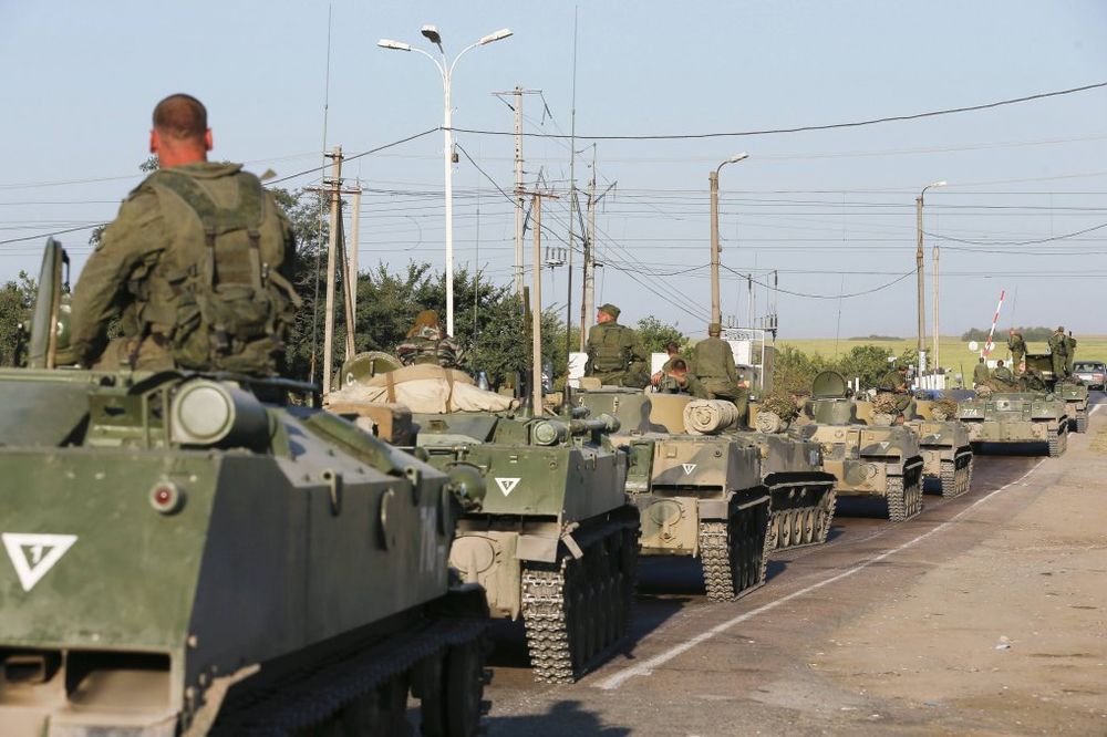 NADZOR: Ukrajinci u Rusiji pregledaju konvoj, odmah stigla ruska oklopna vozila
