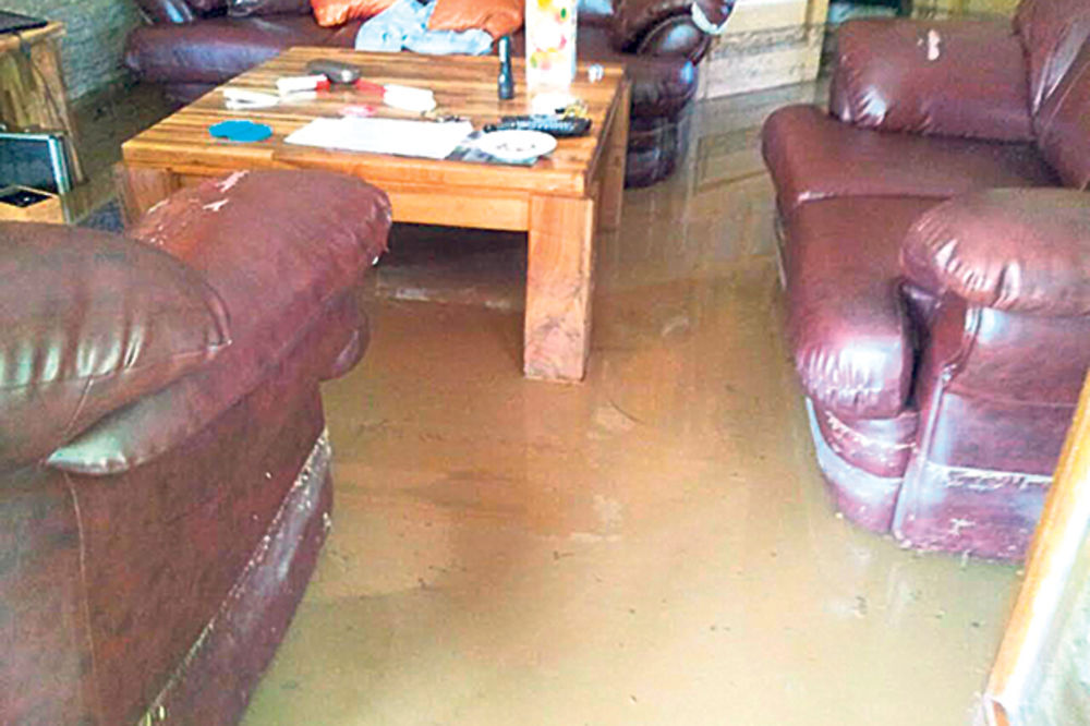 NEMAR OPŠTINE GROCKA: Voda i mulj uništili kuće, ljudi se umalo udavili!