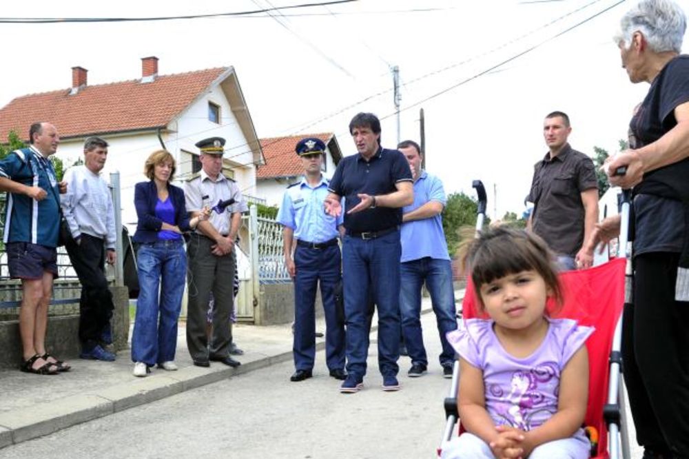 MINISTAR ODBRANE: Pripadnici VS u utorak počinju obnovu kuća u Obrenovcu!