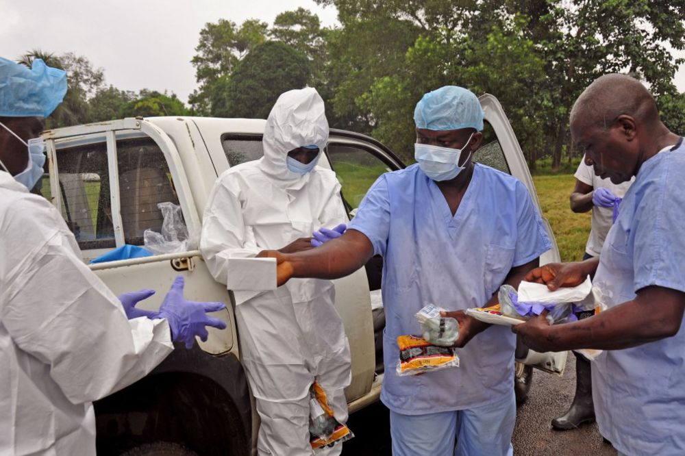 PANIKA U LIBERIJI: Napali karantin sa obolelima od ebole, pacijenti se razbežali po gradu!
