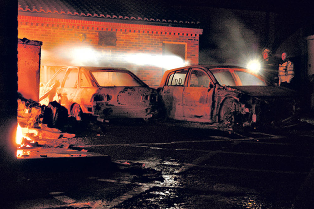 Bivši zet zapalio Srbinu dva auta?