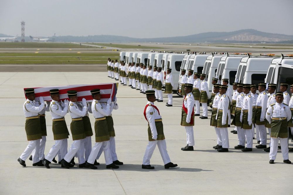 PROGLAŠEN DAN ŽALOSTI: U Maleziju stigao avion s prvih 20 tela žrtava MH17