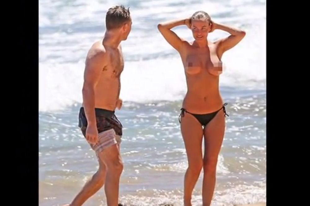 (FOTO 18+) GOLO BUJNO POPRSJE: Lara Bingl u toplesu uživala na plaži!