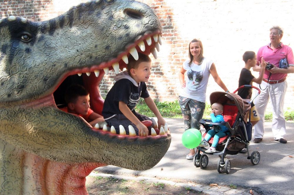 DINO PARK: Mališani hrle da vide dinosauruse u prirodnoj veličini