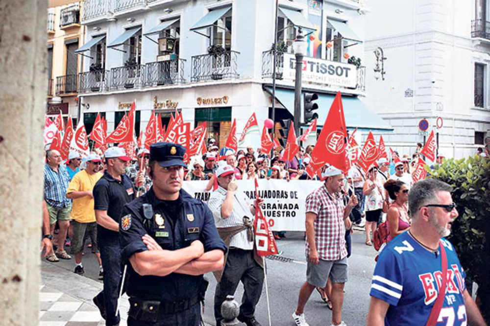 KURIR U CENTRU PROTESTA: Bune se ugostiteljski radnici Granade