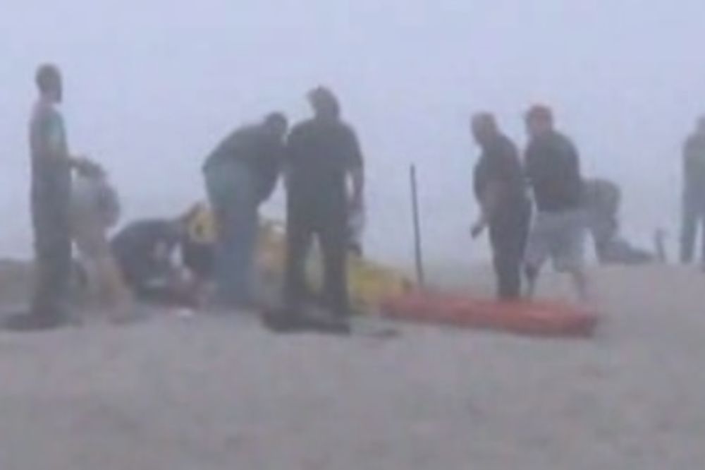 ODMOR SE PRETVORIO U PAKAO: Devojčicu (9) progutao pesak na plaži, nije joj bilo spasa!