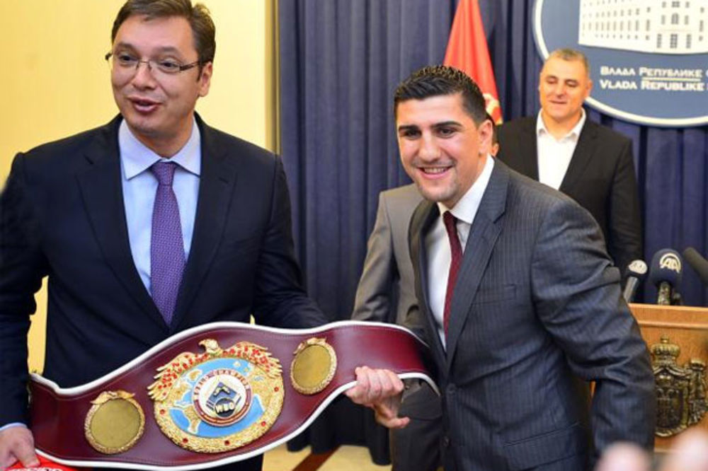 PREMIJER UGOSTIO SLAVNOG SPORTISTU: Vučić sa bokserskim šampionom Muamerom Hukićem