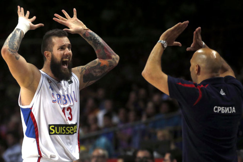 (VIDEO) BOG ČUVA SRBE: Pogledajte kako Raduljica postiže najčudniji koš na Mundobasketu
