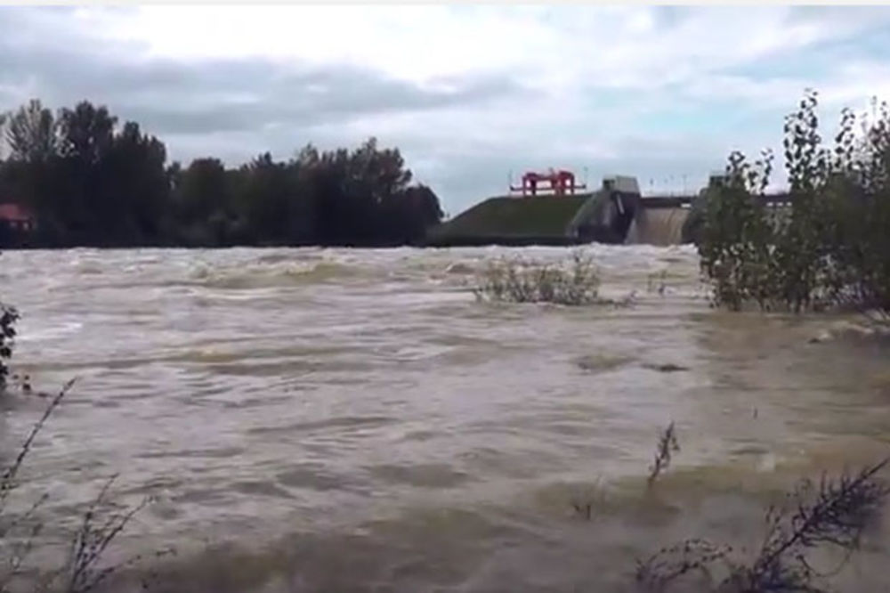 (VIDEO) PODIVLJALE DRAVA I MURA: U Podravini opšta opasnost zbog sudara dva vodena talasa