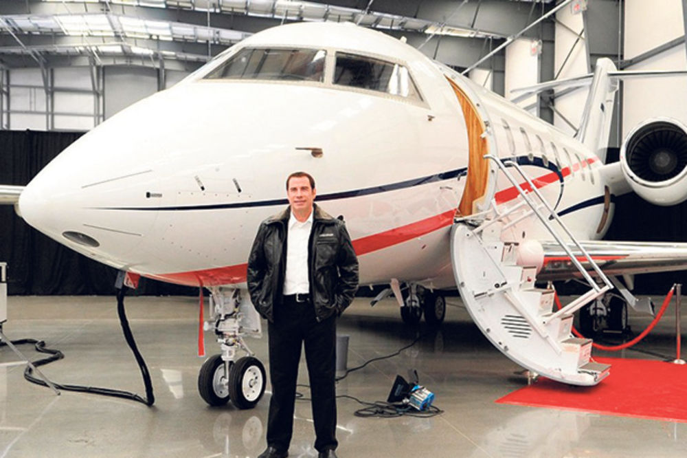 SKUP HOBI: Travolta napravio dve avionske piste u dvorištu