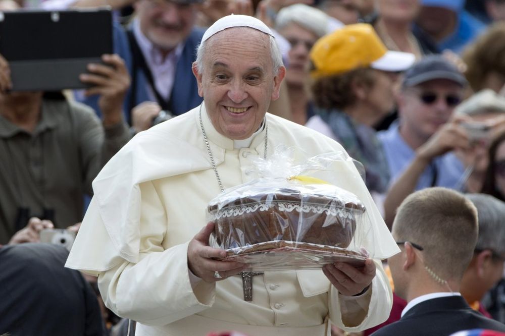 IGNORIŠE DŽIHADISTE: Papa Franja u Tirani uprkos upozorenju na moguć napad ISIS