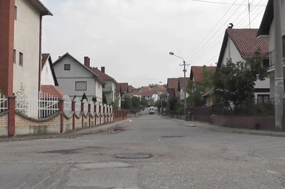 VIDEO ŠTALE OBLEPLJENE MERMEROM: Selo Mihajlovac ima više vila nego stanovnika!