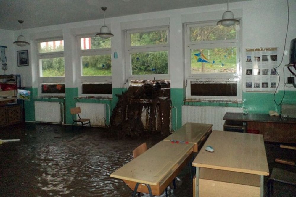 TUGA: Pogledajte šta je ostalo od škole u Tekiji posle poplave (FOTO)