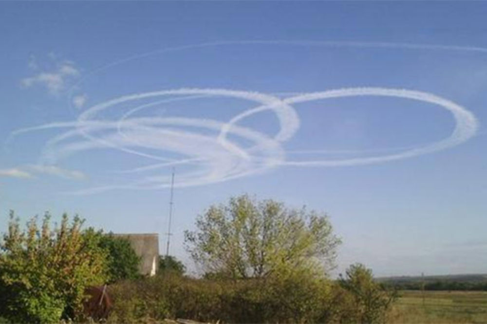 (FOTO) ŠOK U DONJECKU: Misteriozni krugovi na nebu iznad grada!