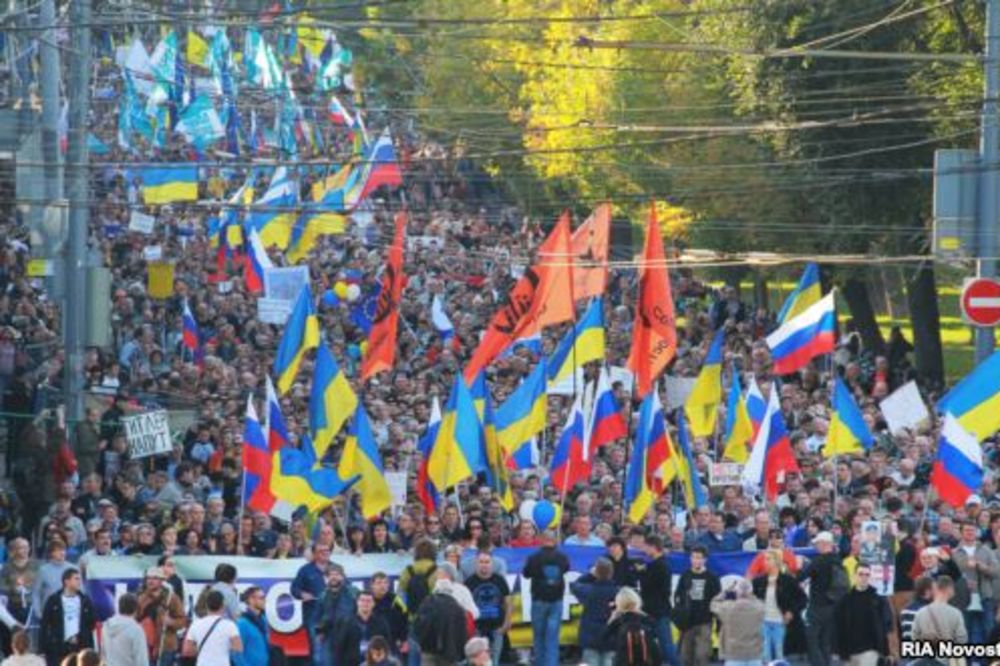 VREĐALI PUTINA: Pogledajte hiljade Rusa marširalo protiv rata u Ukrajini