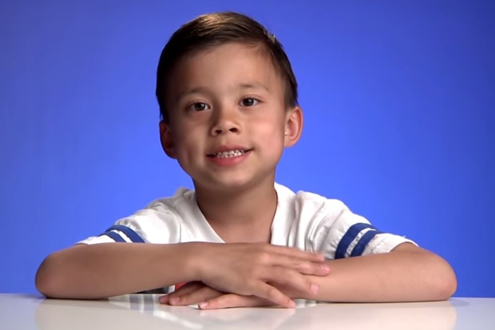 (VIDEO) Ovaj dečak (8) zarađuje 1,3 miliona dolara godišnje, a saznajte čime se bavi...
