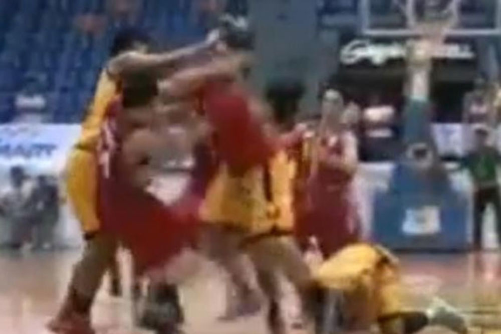 (VIDEO) NEVIĐENI FAJT: Pogledajte masovnu tuču košarkaša na Filipinima