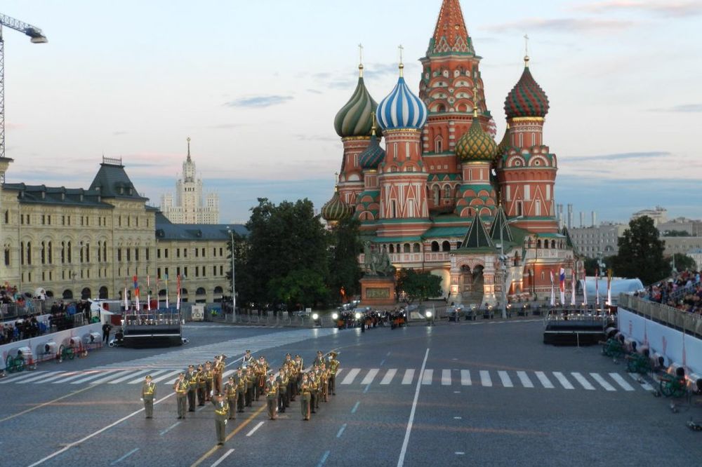 (VIDEO) MOSKVA NA NOGAMA: Maršu na Drinu Vojnog orkestra Niš skandiralo hiljade Moskovljana!