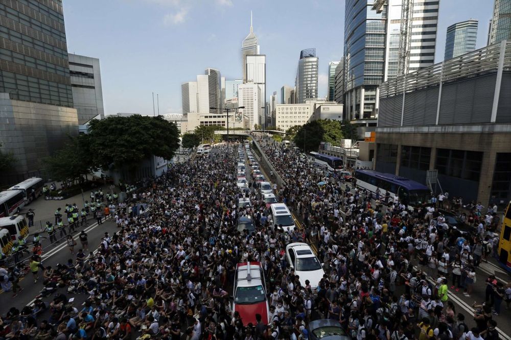 HONGKONG: Vlada povukla policiju sa ulica, protesti se smiruju