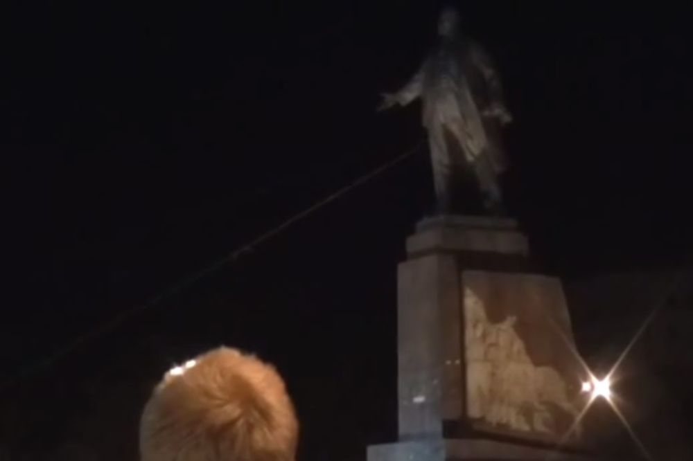 HARKOV: Srušen najveći spomenik Lenjinu u Ukrajini