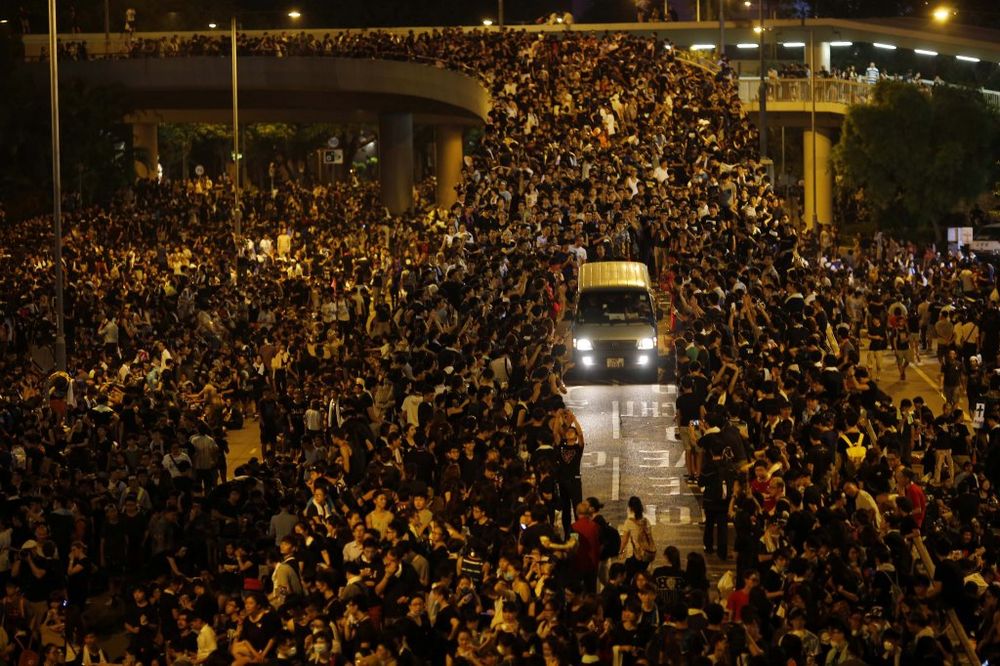 POKRET OKUPIRAJ CENTAR: Demonstranti u Hong Kongu dali rok za odgovor na zahteve