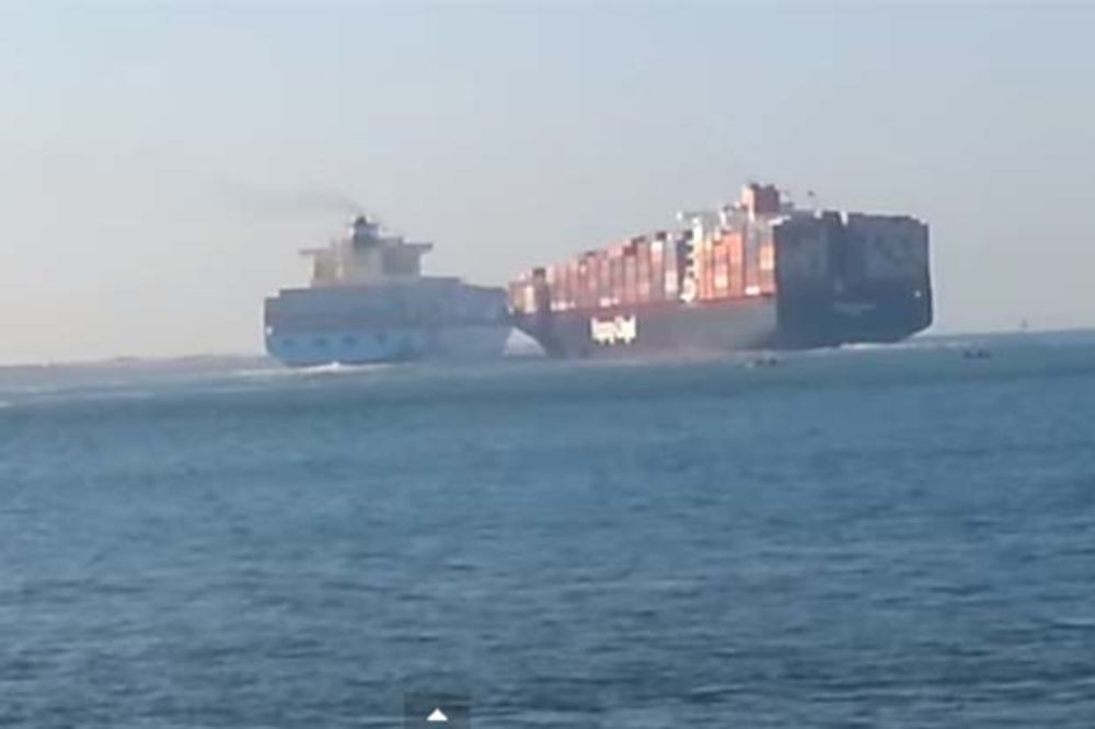 (VIDEO) KARAMBOL: Pogledajte sudar teretnih brodova koji je blokirao Suecki kanal!