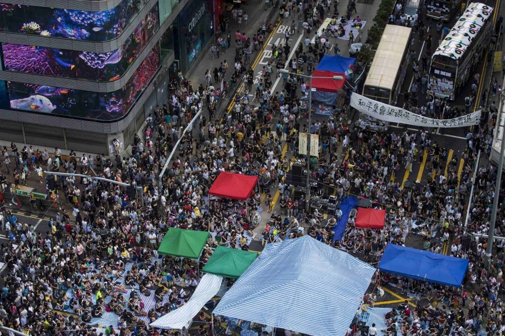 IZAZOV PEKINGU: Studenti najavili juriš na zgrade vlade u Hongkongu