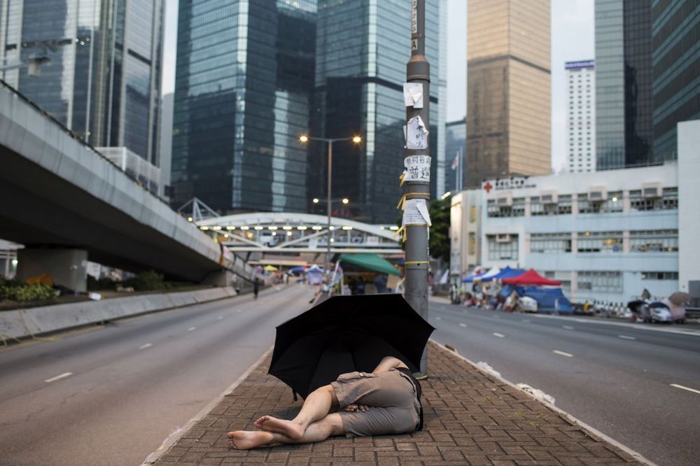RAZLAZ: Još samo stotinak najupornijih ostalo na ulicama Hongkonga