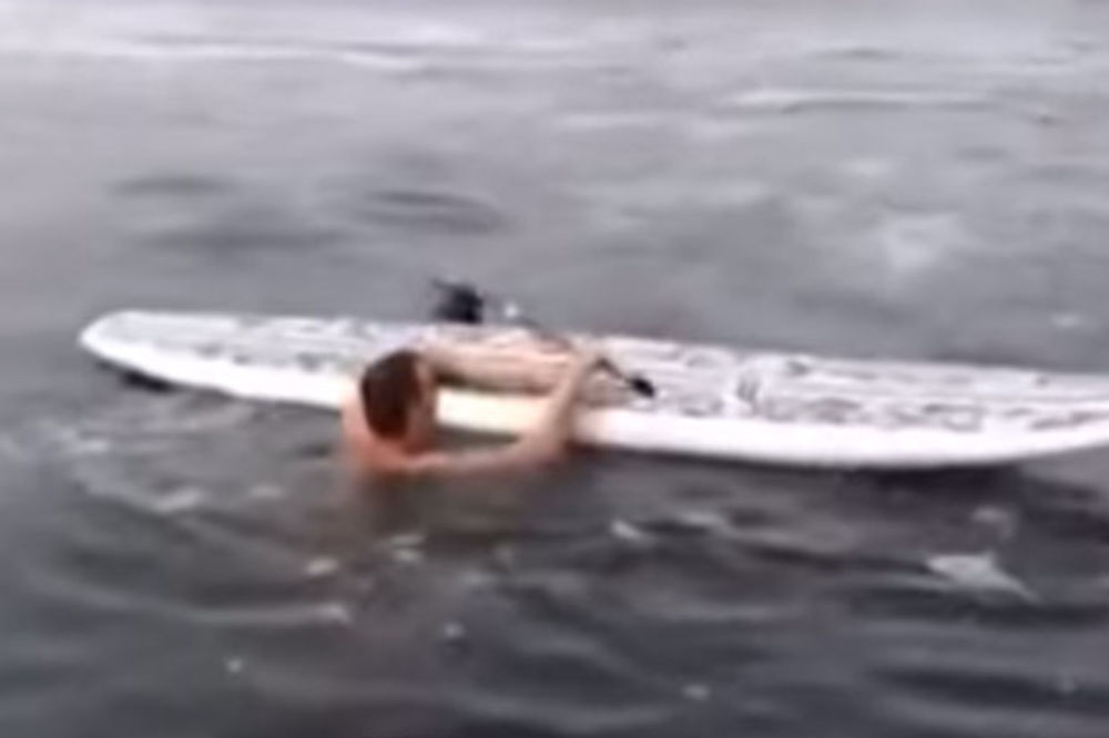 (VIDEO) POŠTO NE MOŽE U RINGU: Brigs naterao Klička da padne u vodu