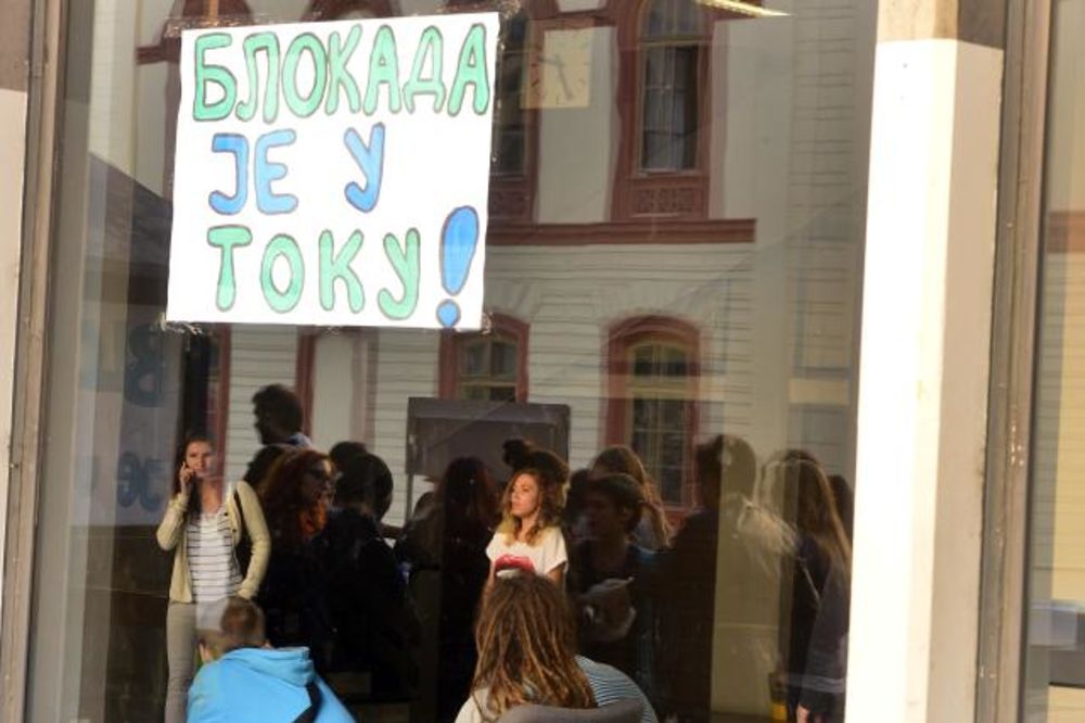 SKANDAL NA FILOZOFSKOM: Profesor fotografisao učenike koji protestuju!