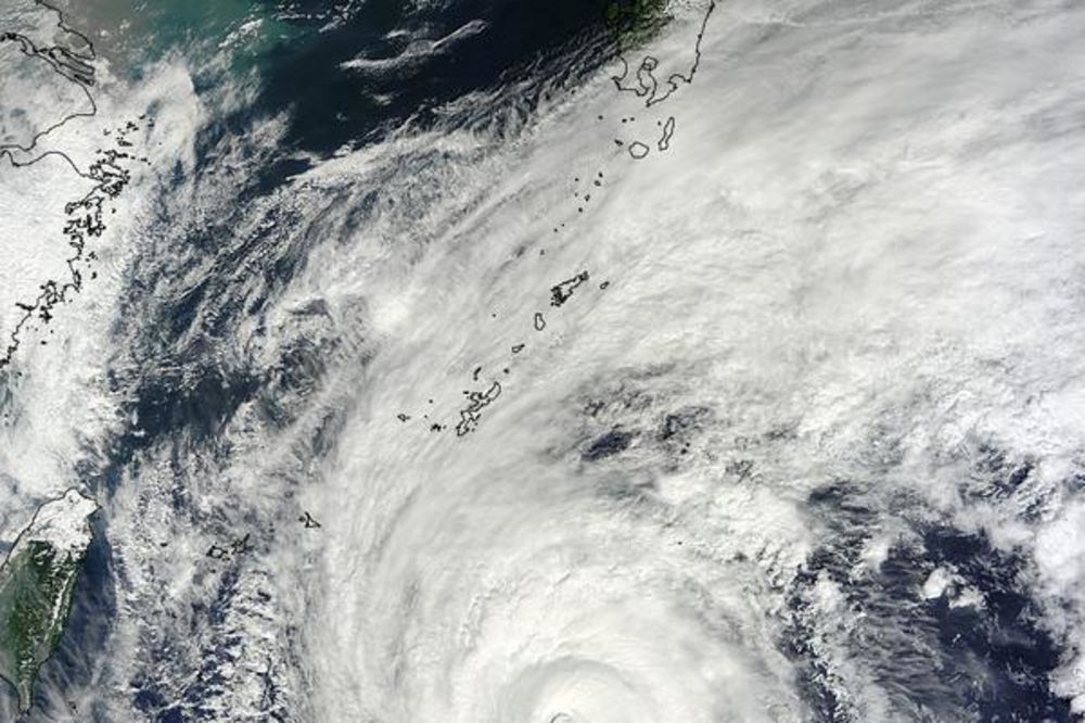 TAJFUN JURI 259 NA SAT: Najjača oluja približava se Japanu!