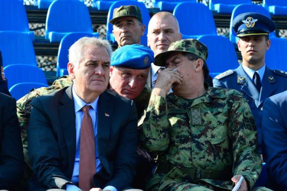 (FOTO) Predsednik Nikolić prisustvovao pripremama za vojnu paradu