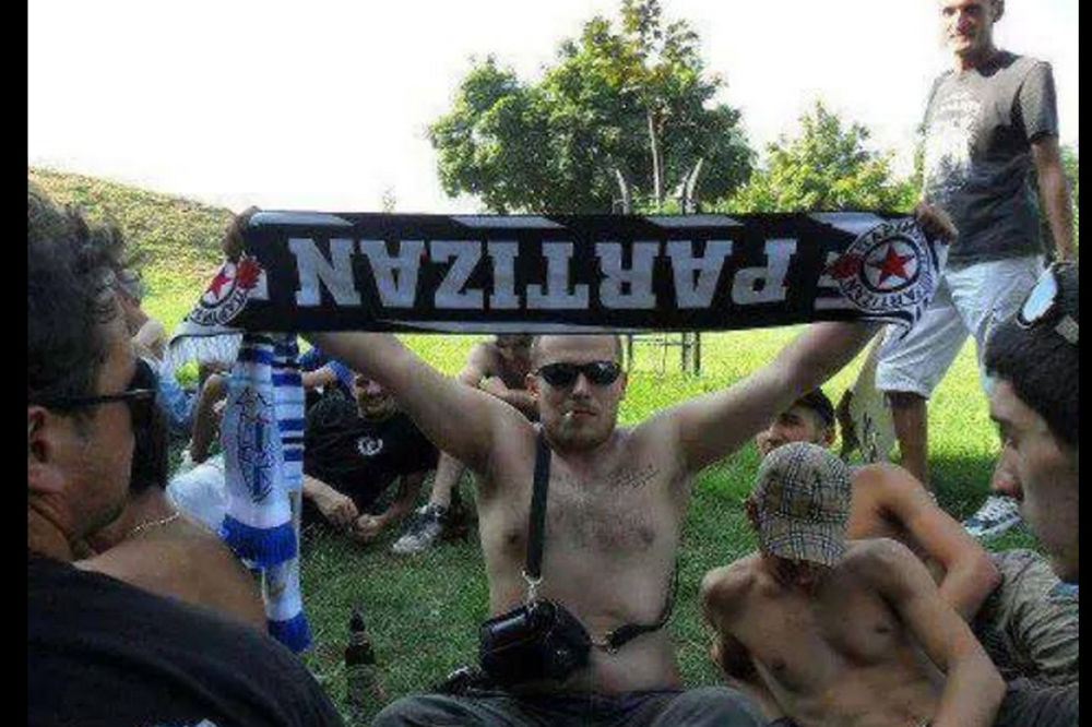 PROVOCIRAJU: Albanski navijači naopako okrenuli šal Partizana