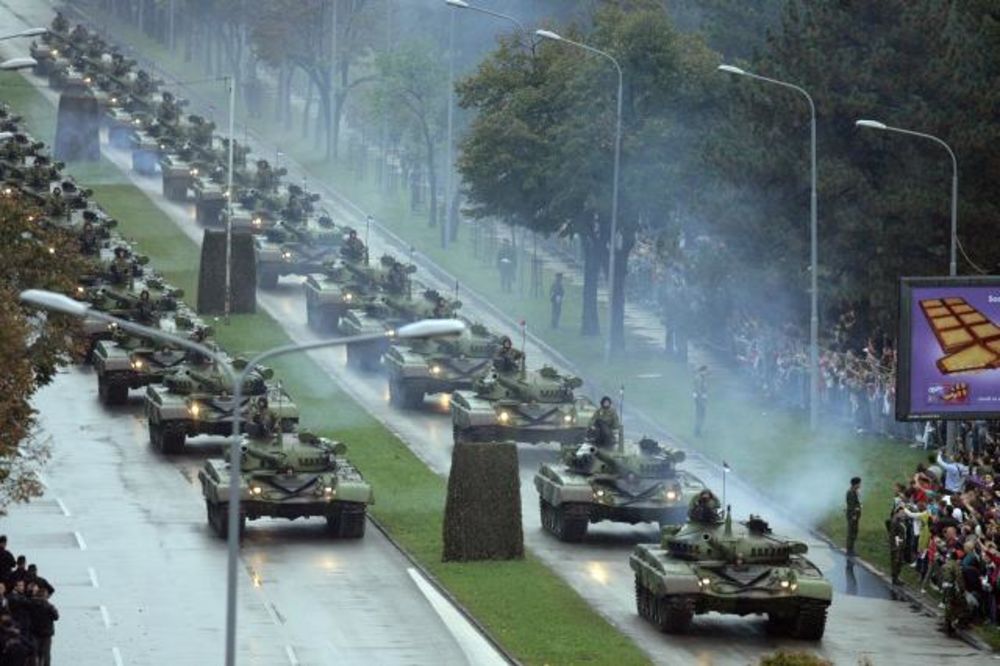 SRBIJO, SPAVAJ MIRNO: Ovo je Vojska Srbije, pogledajte celu paradu i grmljavinu grupe Striži (VIDEO)