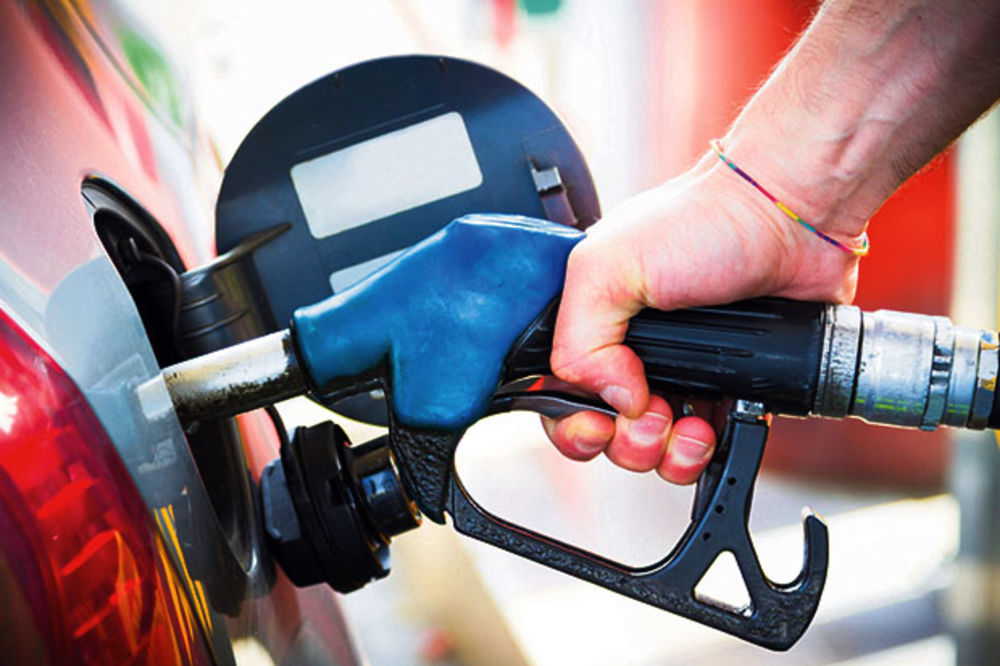 PUMPADŽIJE, GDE JE RIKVERC: Nafta jeftinija za 17 odsto, a cene goriva u Srbiji iste!