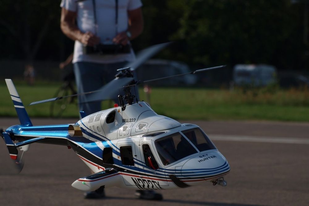 UPALILO: Hrvatica iskoristila incident sa zastavom kako bi prodala helikoptere na daljinski!
