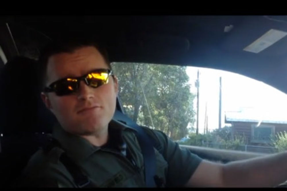 (VIDEO) DA LI BISTE OVO SMELI DA URADITE: Pogledajte kako je građanin preslišao saobraćajce!