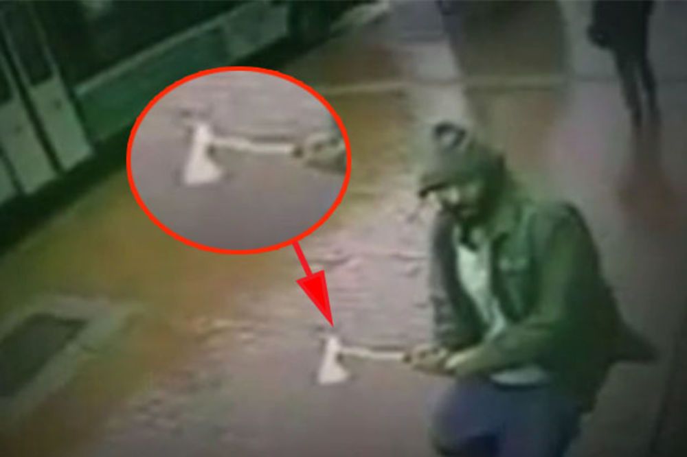 (VIDEO) GLEDAJTE KRVAVI PIR U NJUJORKU: Džihadista sekirom napao policajce!