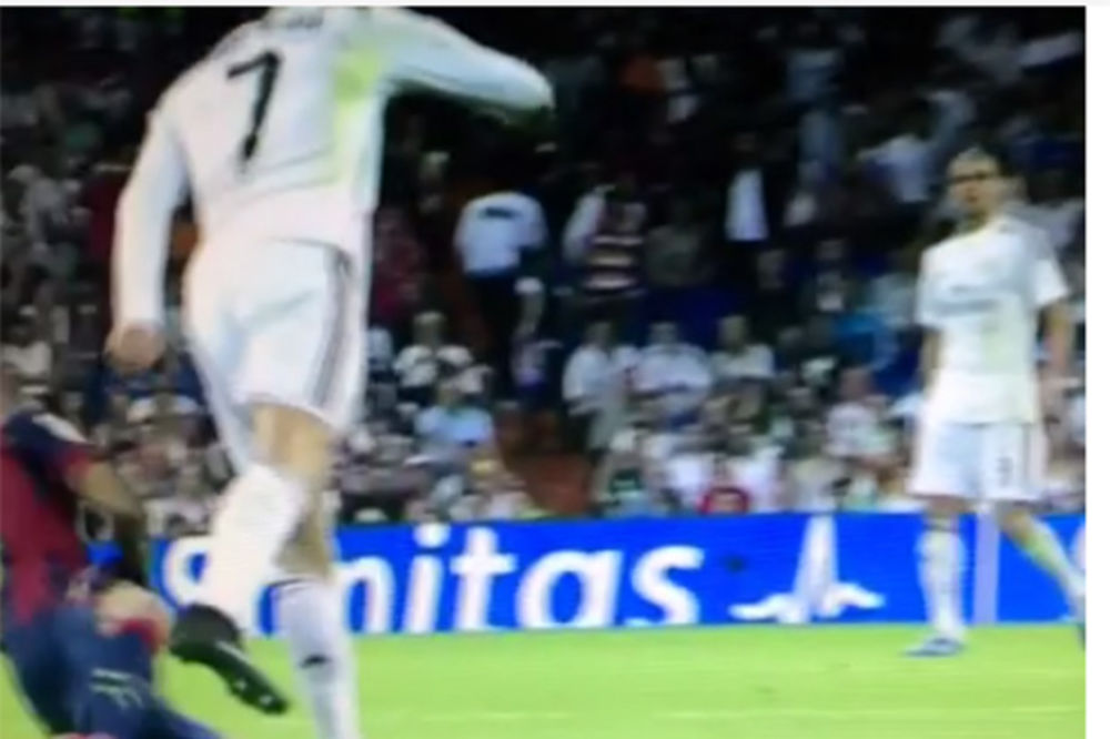 (VIDEO) ŽESTOKO: Ronaldo petom udario Danija Alveša