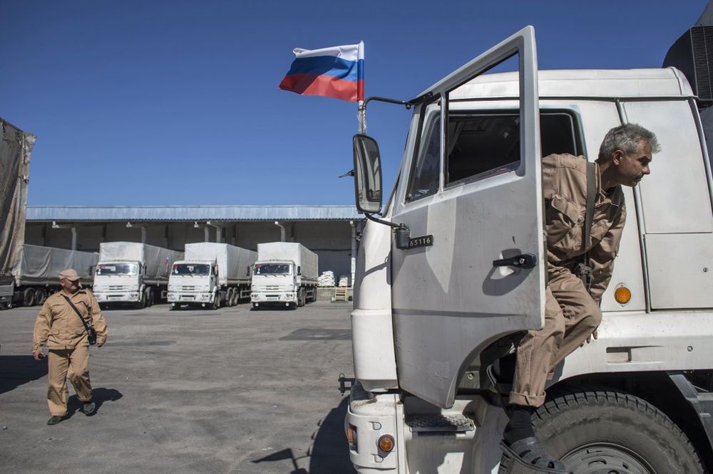 STIGAO ŠESTI KONVOJ: Rusija isporučila 100 tona lekova i goriva istoku Ukrajine