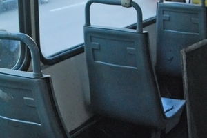 IZUDARAN PESNICAMA PO GLAVI: Napadnut vozač autobusa na liniji 73
