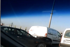 KARAMBOL NA GAZELI: Četiri automobila se sudarila na mostu